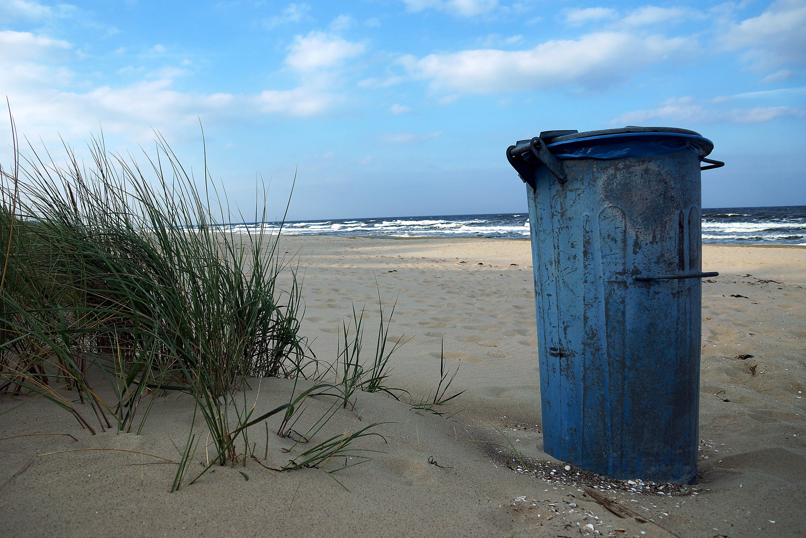 Vorschau von Muelltonne am Strand von Usedom
